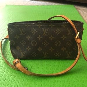 Louis Vuitton crossbody bag detached strap
